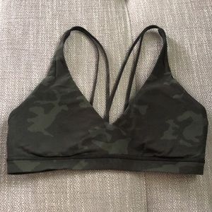 Lulu light lined sports bra in camo